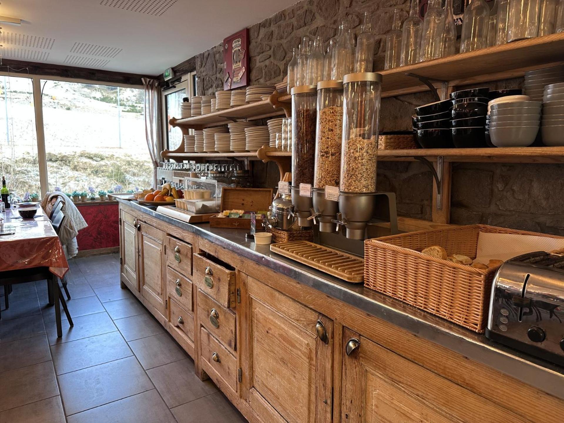 Auberge De Jeunesse Hi Льо Мон-Дор Екстериор снимка